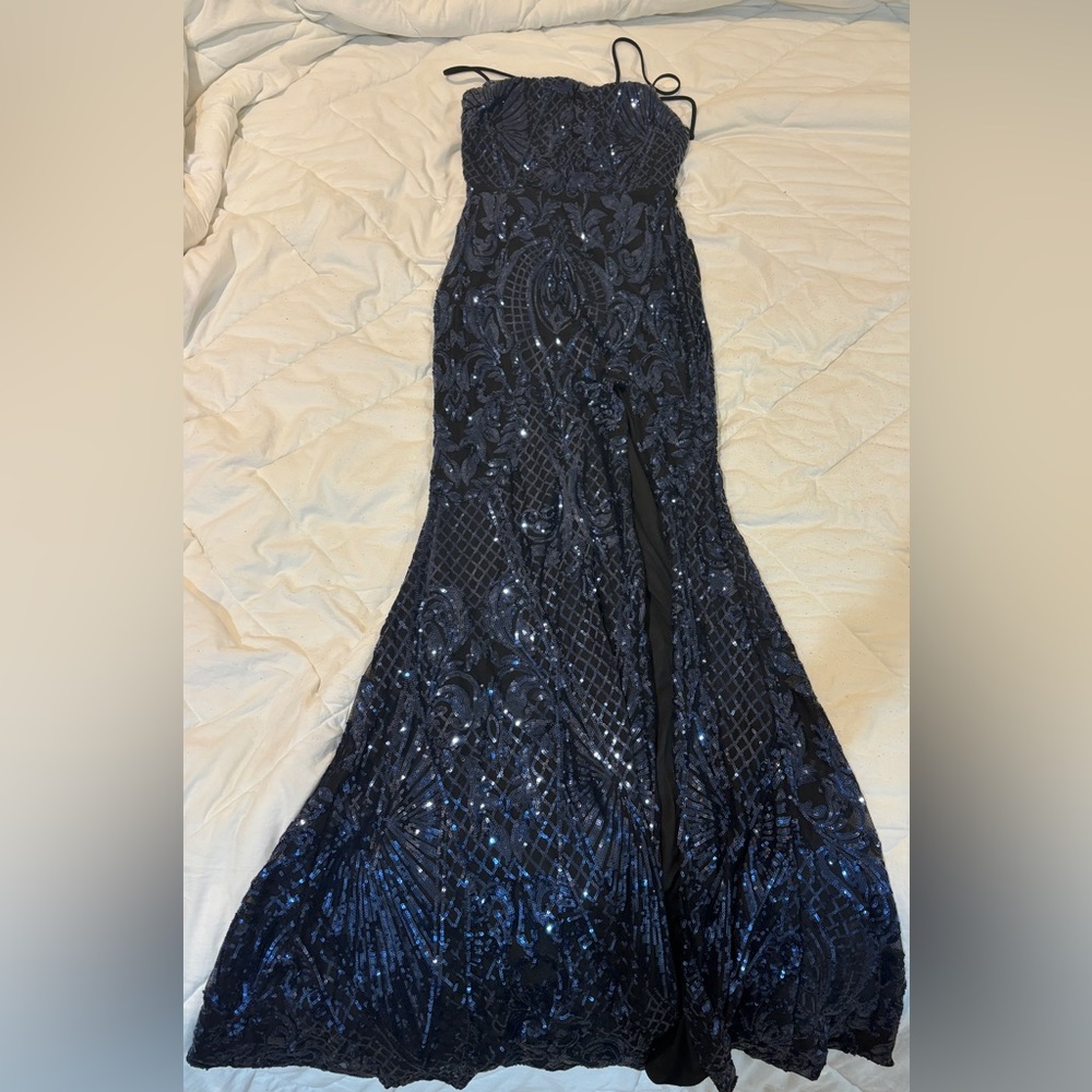 great condition Windsor light blue sequins with black dress!